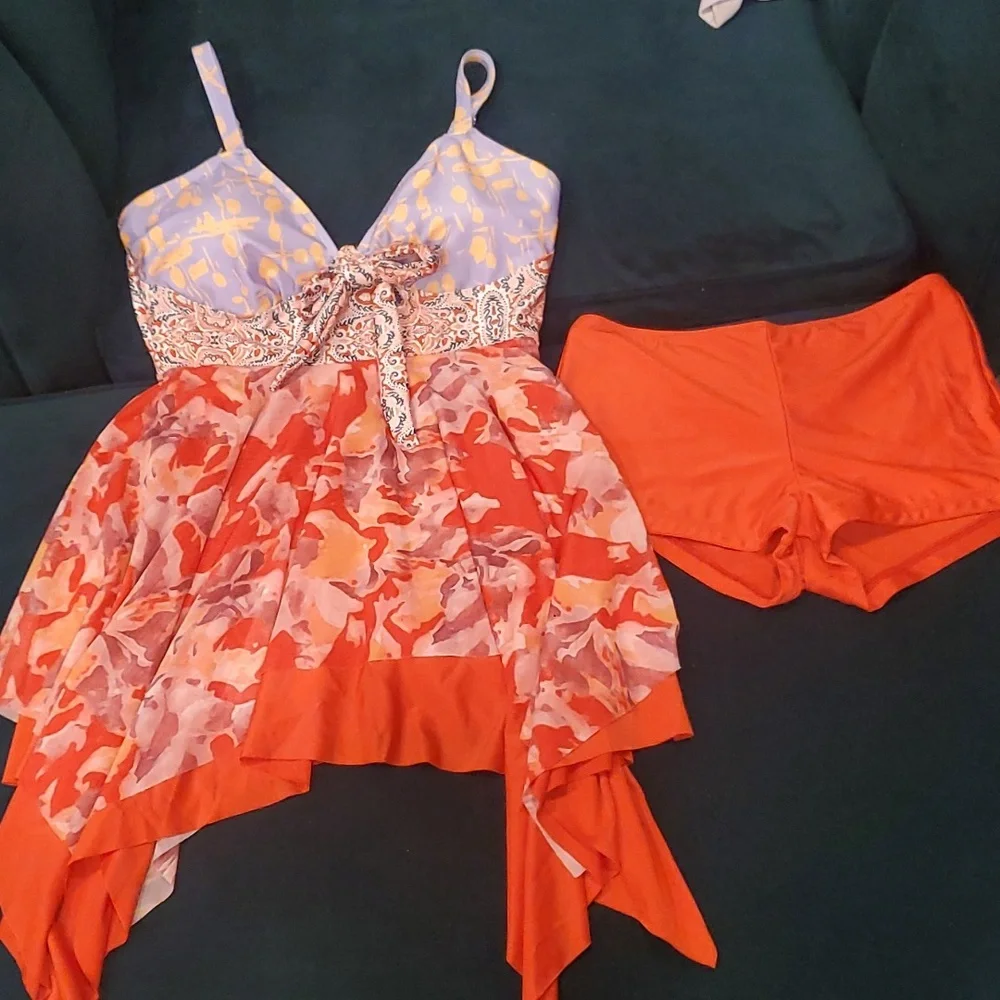 Swim dress with boy short - Picture 1 of 8